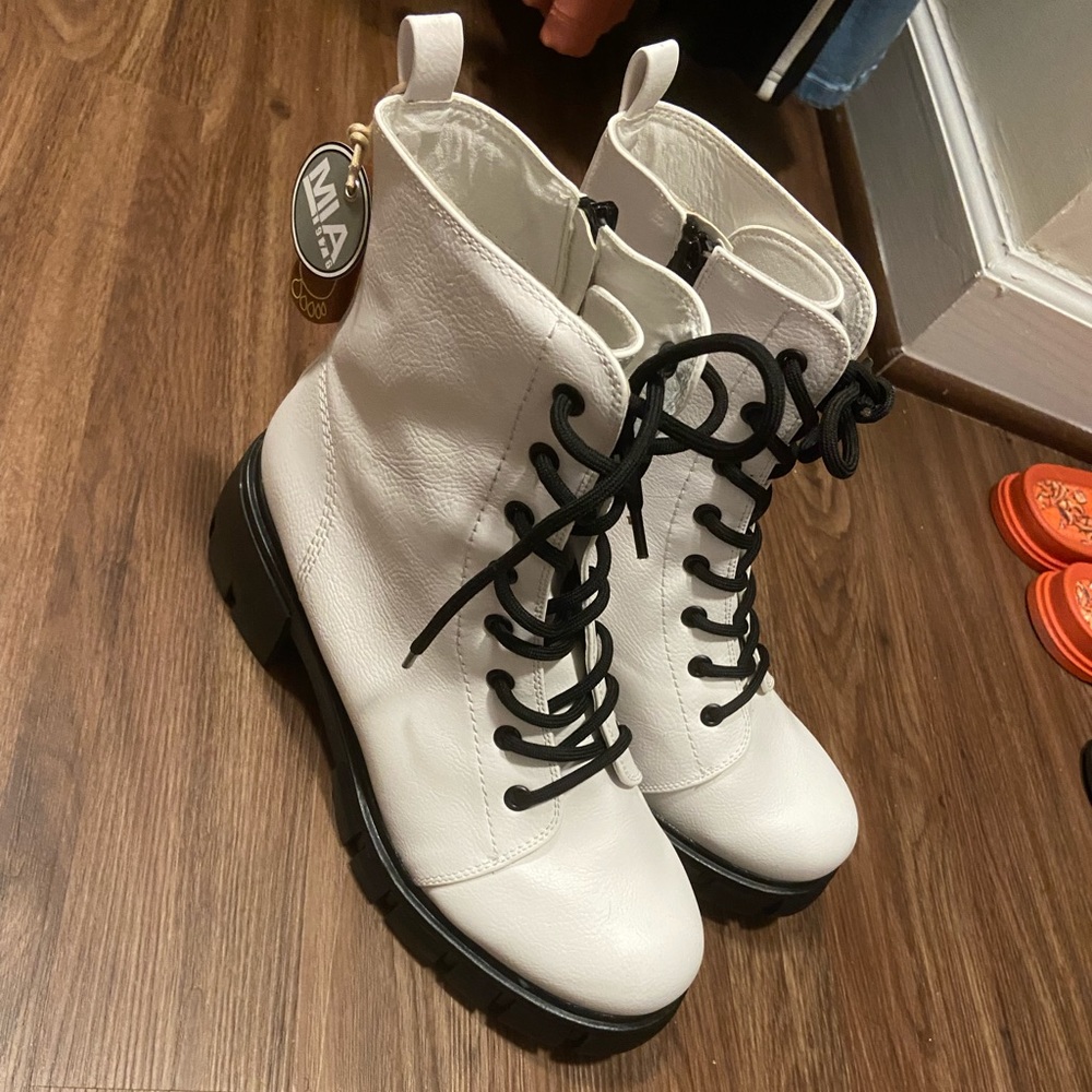 Mia white boots